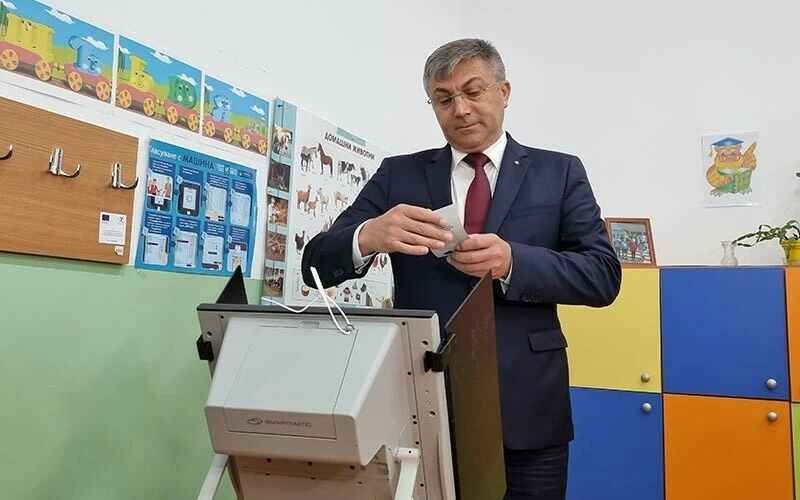 Bulgaristan'da genel seçimler tamamlandı: Eski Başbakan Borisov'un partisi ilk sırada, Türkler parlamentoda