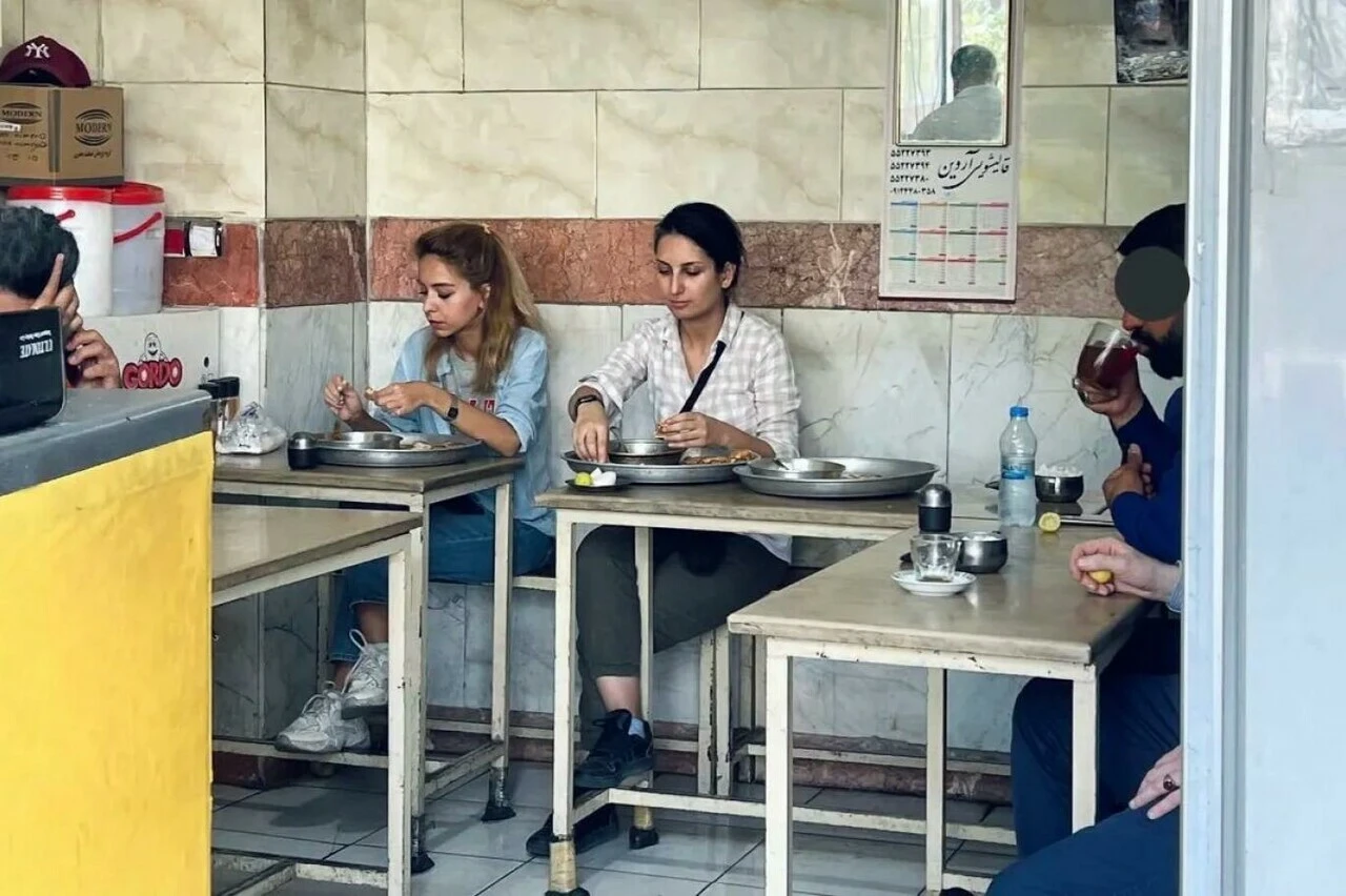 Başörtüsüz fotoğrafıyla viral olan İranlı Dünya Rad tutuklandı! Hayatından şüphe ediliyor