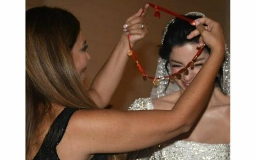 Aslı Hünel’den Merve Boluğur’a bol altınlı düğün hediyesi!