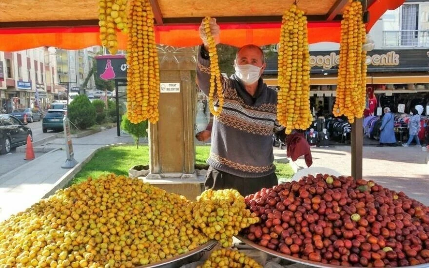 Şifalı olarak bilinen meyve çekirdekleriyle tüketildiğinde hastanelik ediyor, sindirimi yerle bir ediyor!