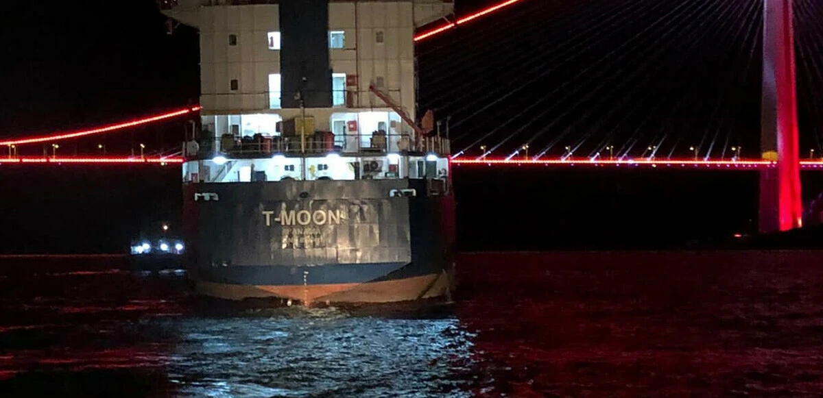 İstanbul Boğazı'nda makine arızası yapan T-MOON gemisi kurtarıldı
