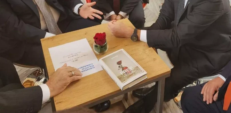 Son dakika! Prag'da tarihi kare! Erdoğan ve Aliyev, Paşinyan ile aynı masada