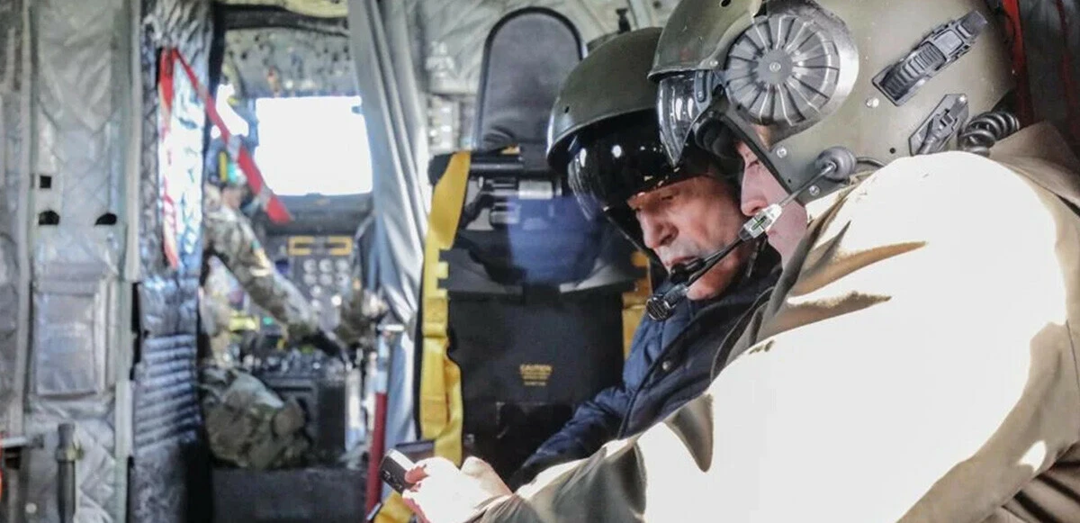 İngiltere’de alternatif mi baktı? F-16’lar beklenirken Bakan Akar’ın incelediği uçak dikkat çekti