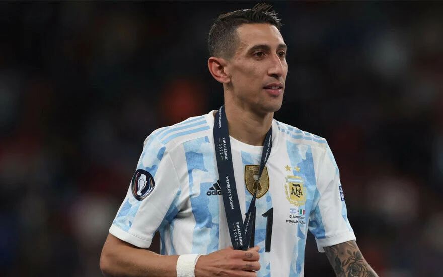 Ünlü futbolcunun evine hırsızlık girişimi: Silahlı adamların hedefi oldular!