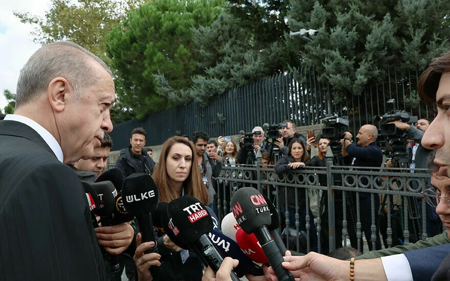 Son dakika! Cumhurbaşkanı Erdoğan 'Miçotakis ile tartıştı' iddialarına cevap verdi: Böyle bir seviyeye inmem