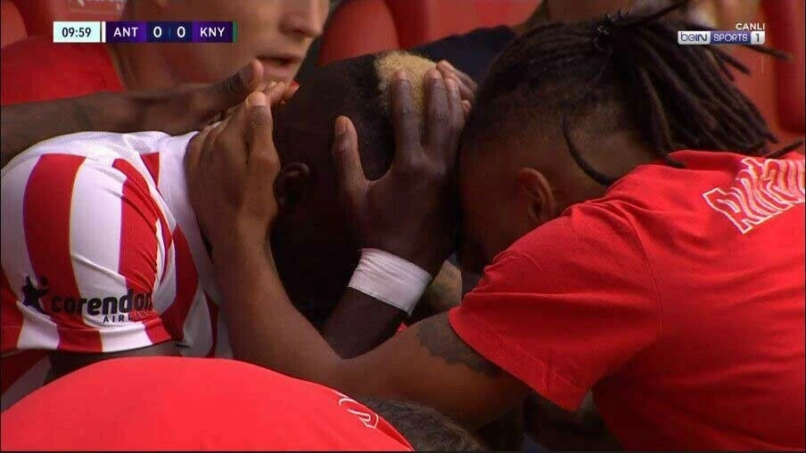 Yıldız golcü gözyaşlarına hakim olamadı