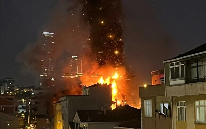 Son dakika: Kadıköy’de şiddetli patlama! Vali Yerlikaya acı haberi duyurdu