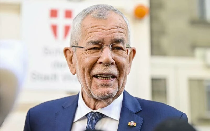 Avusturya'da Van der Bellen yeniden cumhurbaşkanı belli oldu