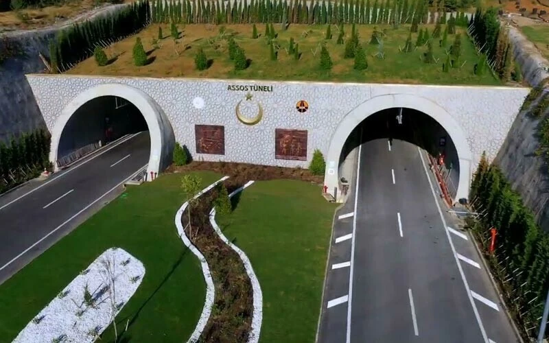 Son dakika: Cumhurbaşkanı Erdoğan Assos ve Troya Tünelleri açılışını yaptı! 50 dakikalık yol 5 dakikaya indi