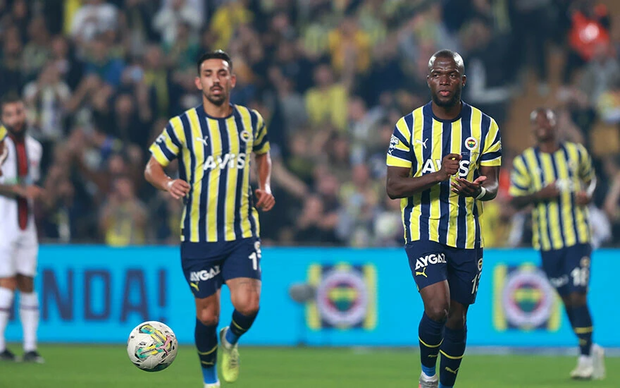 Fenerbahçe 103 gollü efsane sezonu tarihe gömebilir