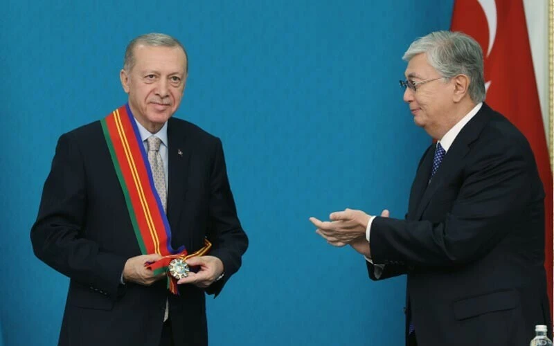 Son dakika! Cumhurbaşkanı Erdoğan'a Astana'da devlet nişanı: Benim için de sürpriz oldu