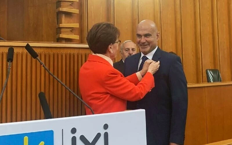 Cumhurbaşkanı Erdoğan'ın eski doktoru Turhan Çömez, İYİ Parti'ye üye oldu