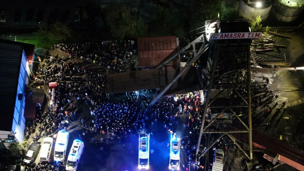 Son dakika! Cumhurbaşkanı Erdoğan facia bölgesinde açıkladı: Madenci ailelerine 1 milyon 350 bin TL yardım