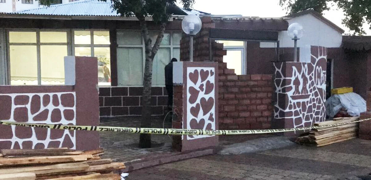 Düğün evi cenaze evine döndü, oğlunun düğününde eşini öldürüp kızını yaraladı