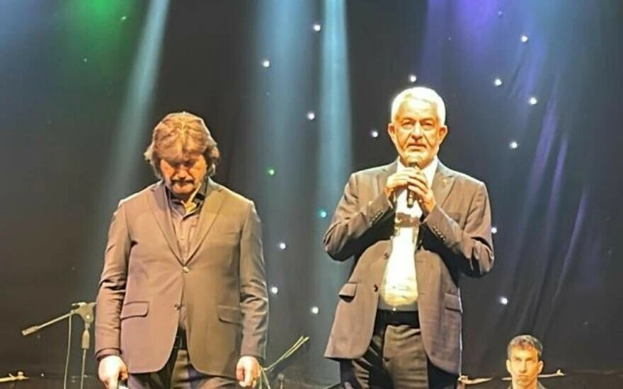 Maden kazasını sahnede öğrendi: Belediye başkanı konserin yarıda kesilmesini istedi!