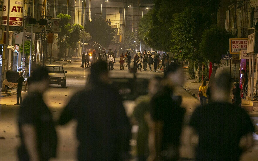 İran’dan sonra bu sefer Tunus sokakları karıştı: 17 yaşındaki Malik el-Selimi’nin ölümü protesto ediliyor