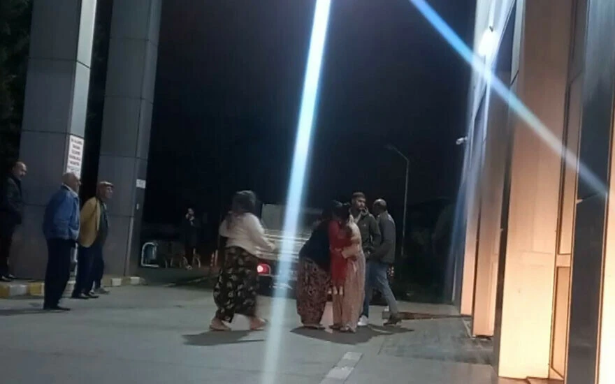 Kocaeli'de 25 yaşındaki genç ikinci kattan şüpheli şekilde düştü