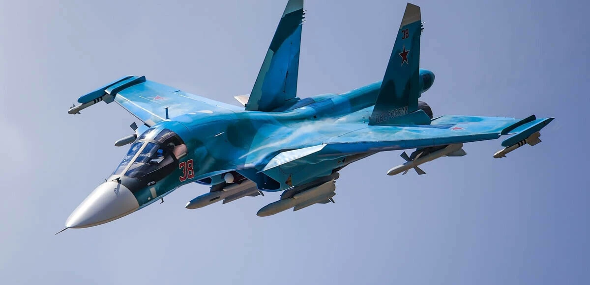 Son dakika! Rusya'nın Yeysk kentinde büyük patlama: Savaş uçağı binaya çakıldı