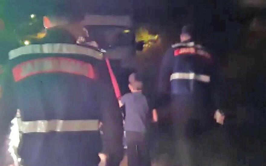 Öz çocuklarını kaçırıp erkek arkadaşına eski kocasından fidye istetti 