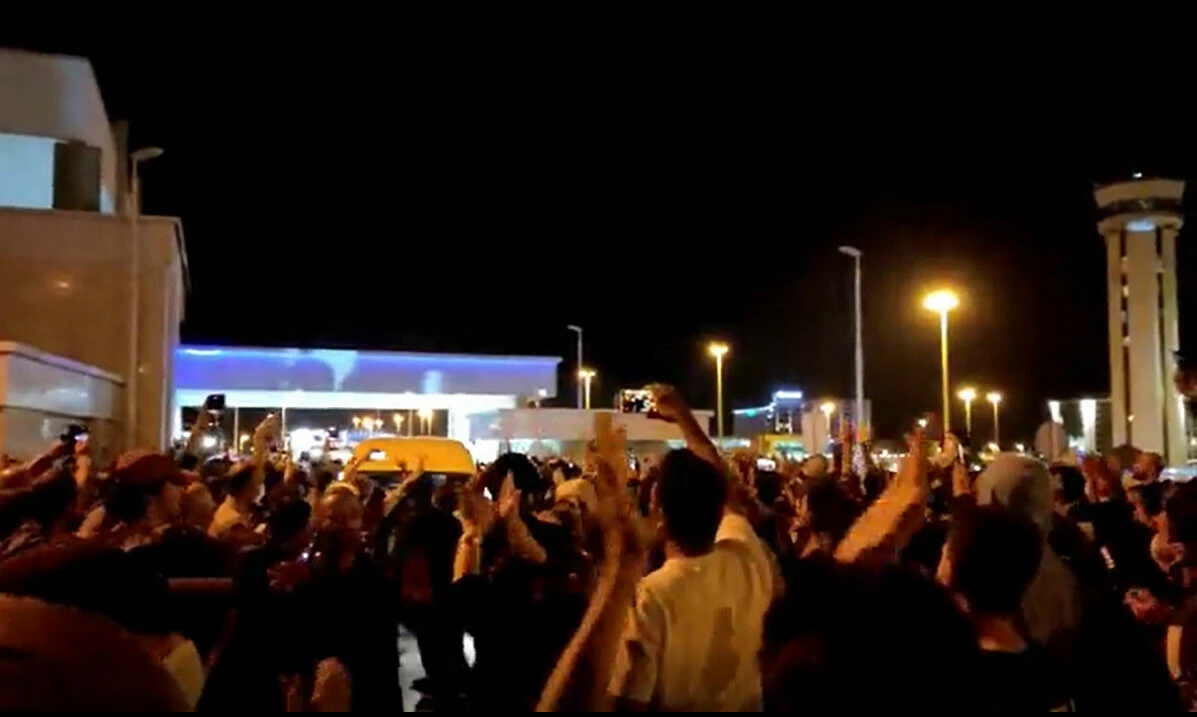 Seul'de başörtüsüz yarışan İranlı sporcu Elnaz Rekabi İran'da 'kahraman' sloganlarıyla karşılandı