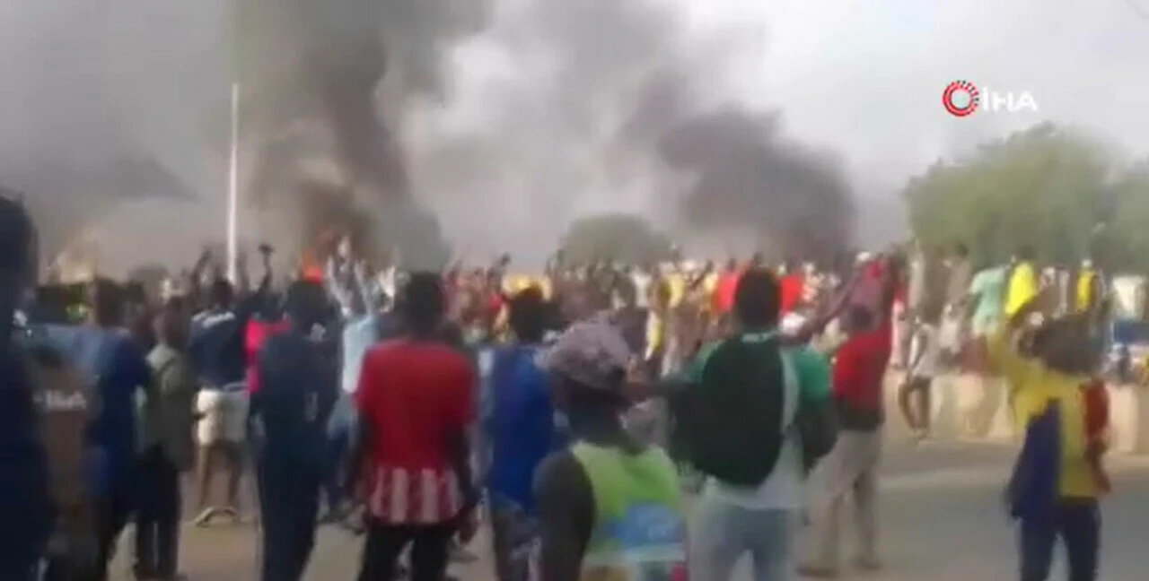 Çad'da demokrasi isteyenler sokağa döküldü! Çok sayıda kişi öldü sokağa çıkma yasağı geldi