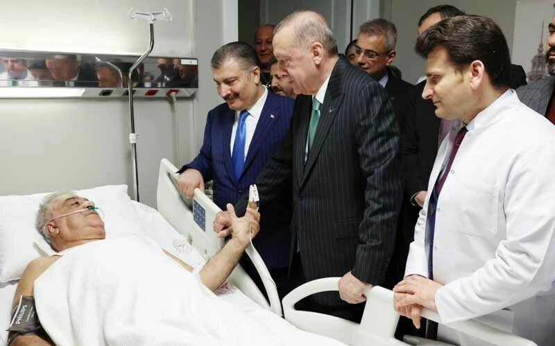 Cumhurbaşkanı Erdoğan, kaza geçiren Binali Yıldırım'ı hastanede ziyaret etti