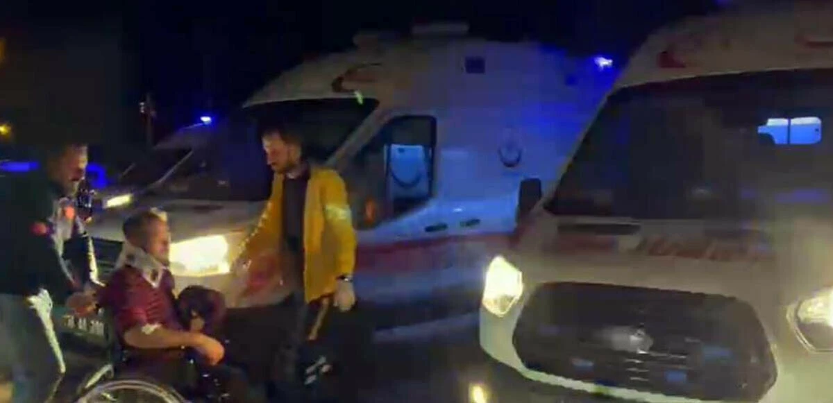 Tır ile çarpışan midibüs yan yattı: Çok sayıda yaralı var