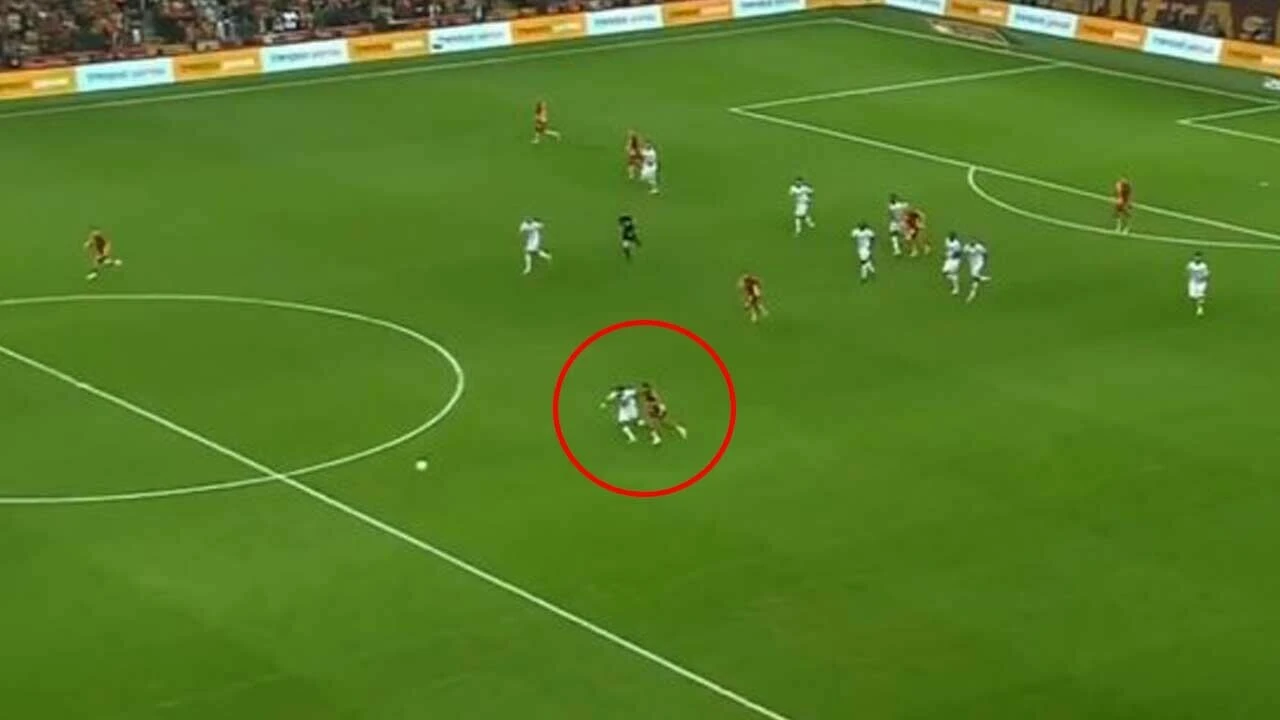 Galatasaray-Alanyaspor maçında tartışmalı kararlar: Hakem Ali Palabıyık'a dev tepki!