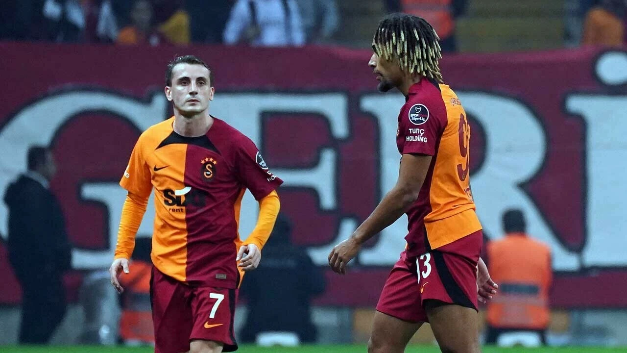 Galatasaray-Alanyaspor maçında tartışmalı kararlar: Hakem Ali Palabıyık'a dev tepki!