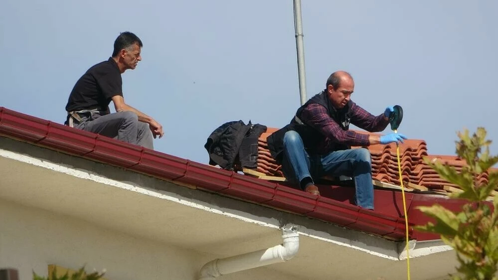 İnşaat işçisinin feci ölümü: Okulun çatısından düştü