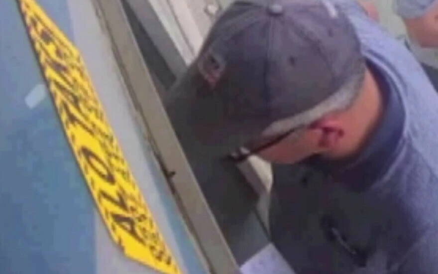 Adana'da FETÖ'nün hücre evlerinde binlerce euro,dolar ve 100 gram altın ele geçirildi