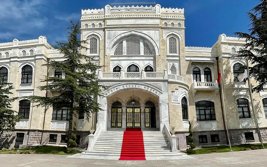 Yapay zeka ile seslendirme müzeye girdi: Kamerayı tut, akıllı rehberi dinle dönemi