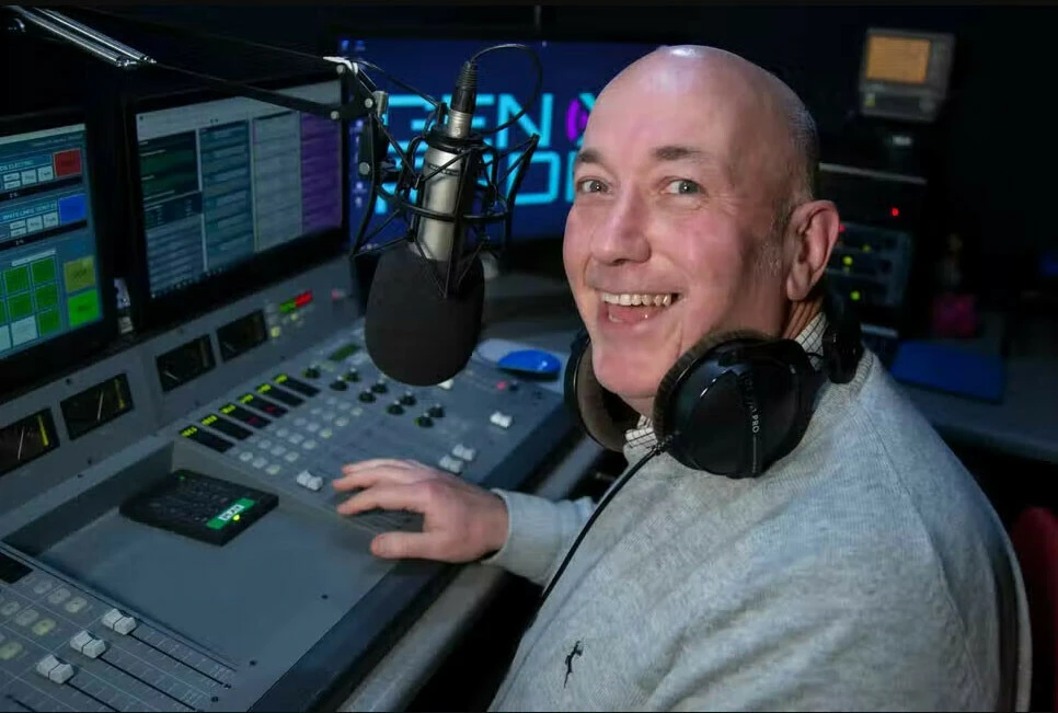 Müzik bir anda kesildi! Popüler radyocu yayın esnasında hayatını kaybetti