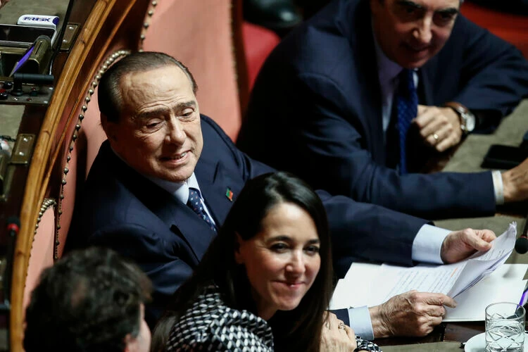 Meloni ikinci sınavı da geçti, önünde engel kalmadı! Berlusconi Senato'ya geri döndü