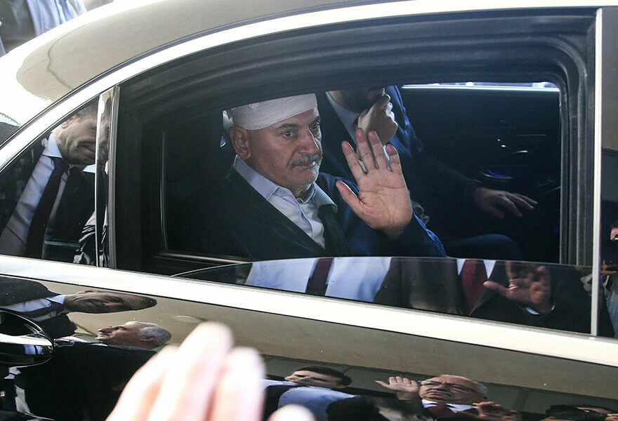 Son dakika: Taburcu olan Binali Yıldırım'dan hastane çıkışı ilk açıklama: 2 kaburga kırığım var, müdahale edilemiyor