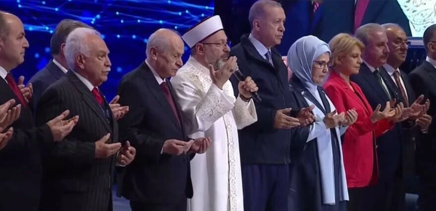 Togg töreninde dikkat çeken detaylar: Erdoğan çiftinin seçimi 'Anadolu ateşi' oldu