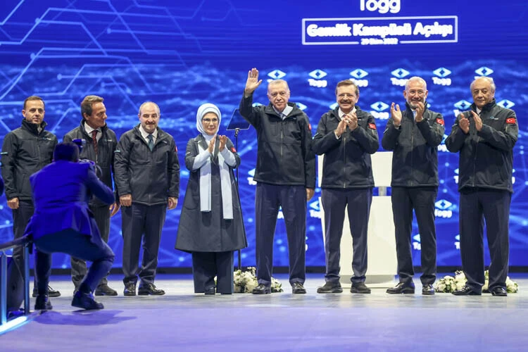 Son dakika! Yerli otomobil Togg banttan indi, direksiyona Cumhurbaşkanı Erdoğan geçti: 'Çılgın Türkler geliyor' diyecekler