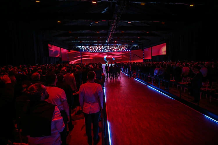 Son dakika! Yerli otomobil Togg banttan indi, direksiyona Cumhurbaşkanı Erdoğan geçti: 'Çılgın Türkler geliyor' diyecekler