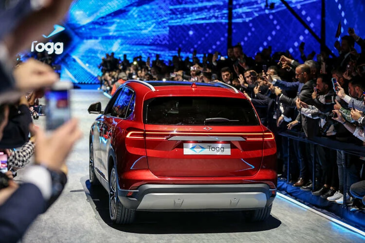 Son dakika! Yerli otomobil Togg banttan indi, direksiyona Cumhurbaşkanı Erdoğan geçti: 'Çılgın Türkler geliyor' diyecekler