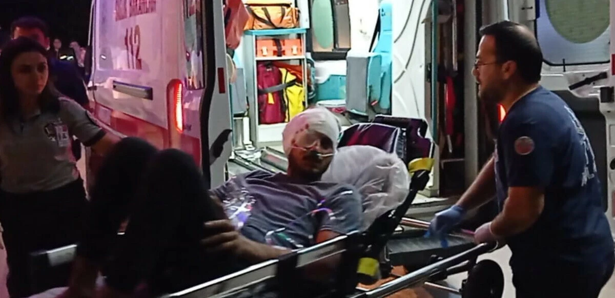 Başından vuruldu, el sallayarak ambulansa bindi