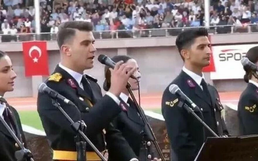 İnci tanem şarkısını seslendiren Teğmen Ahmet’e Tarkan’dan övgü: Ağzına, yüreğine sağlık!