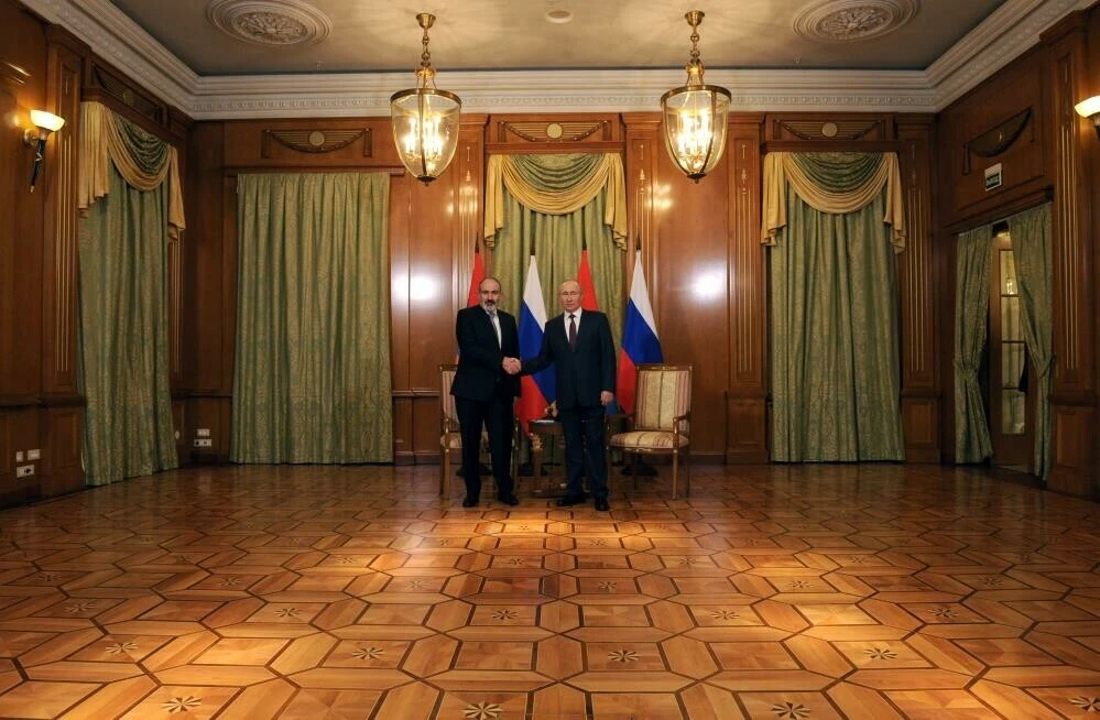 Soçi'de 3'lü zirve: Aliyev, Putin ve Paşinyan Rusya'da bir araya geldi