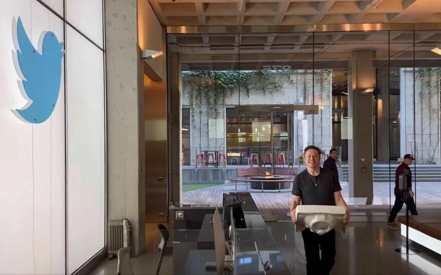 Twitter’i satın alan Elon Musk'ın mavi tikli hesaplardan para alacağını duyan Demet Akalın çıldırdı