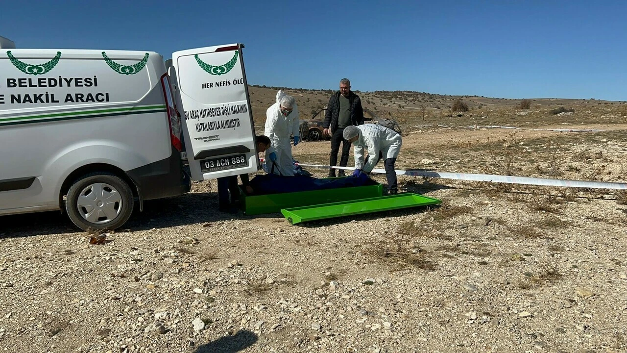 Afyonkarahisar’da vahşet: Silahla vurulduktan sonra otomobille birlikte yakıldılar