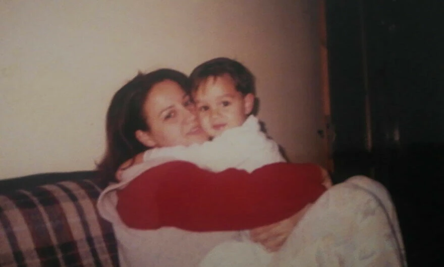 Yok böyle tesadüf: Aynı gün ve aynı hastanede doğan çiftin yüzüklerini kendilerini doğurtan hekim kesti