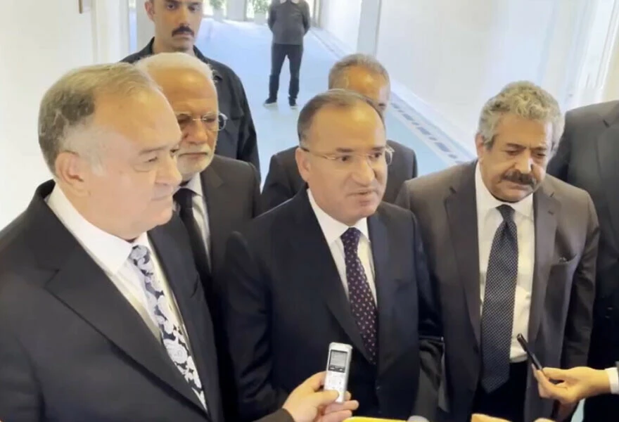 AK Parti'den başörtüsü teklifi için 4 partiye ziyaret! CHP anayasa değişikliğine kapıyı kapattı