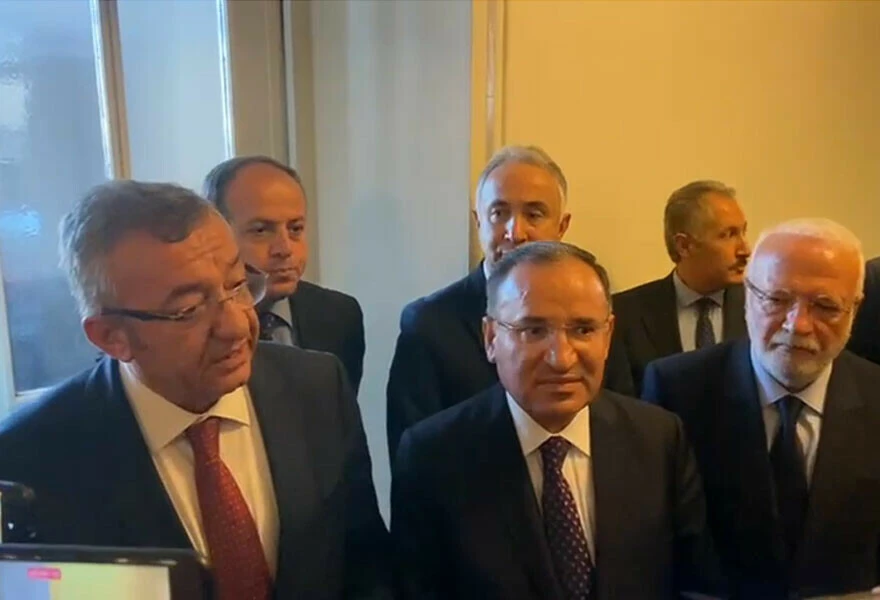 AK Parti'den başörtüsü teklifi için 4 partiye ziyaret! CHP anayasa değişikliğine kapıyı kapattı