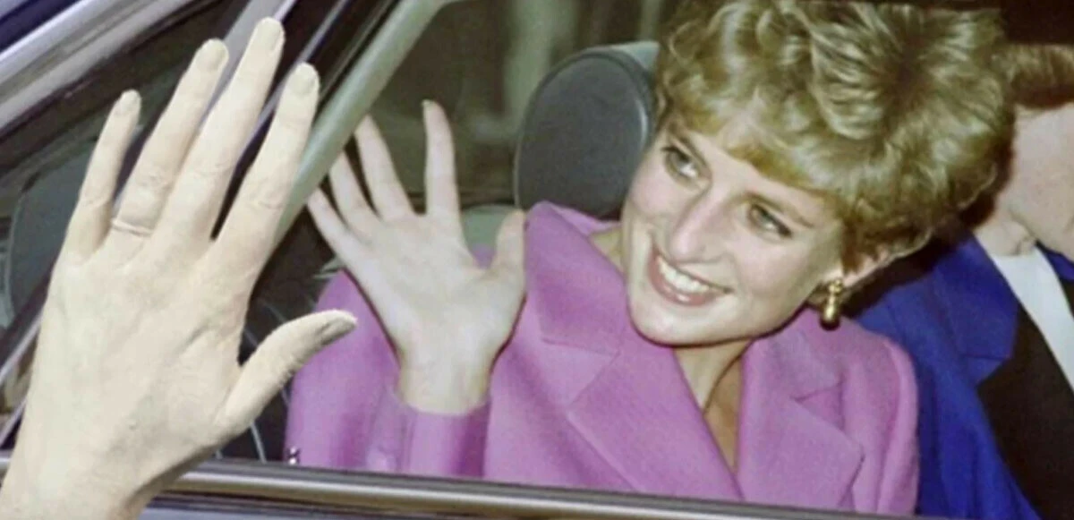 Ford Escort aracının ardından Prenses Diana'nın sol eli satılık!