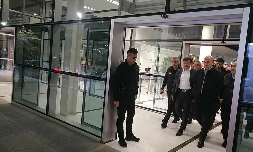 İzmir Buca'da 4.9 büyüklüğünde deprem! Acı haber geldi, deprem öncesi çıkan ses kameralara böyle yansıdı