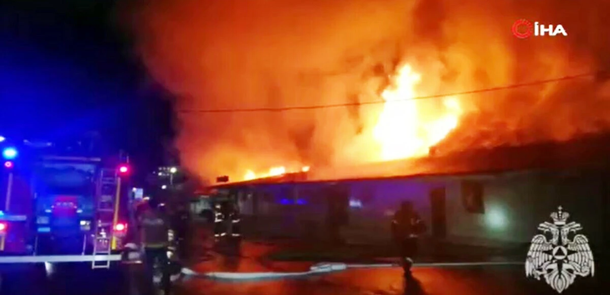 Rusya'da yangın faciası: 13 kişi hayatını kaybetti, 250 kişi tahliye edildi